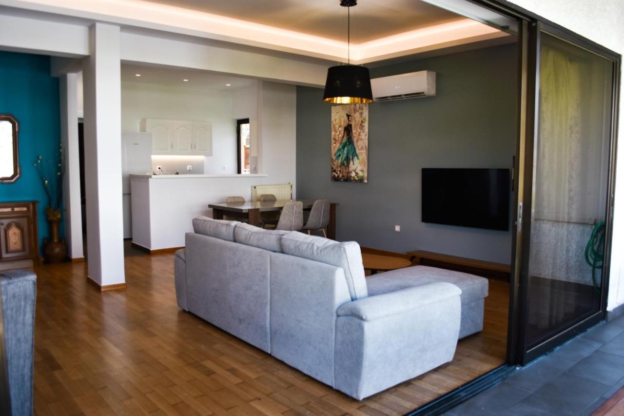 Βright Walled Designed Apt In Glyfada Center Ateny Zewnętrze zdjęcie