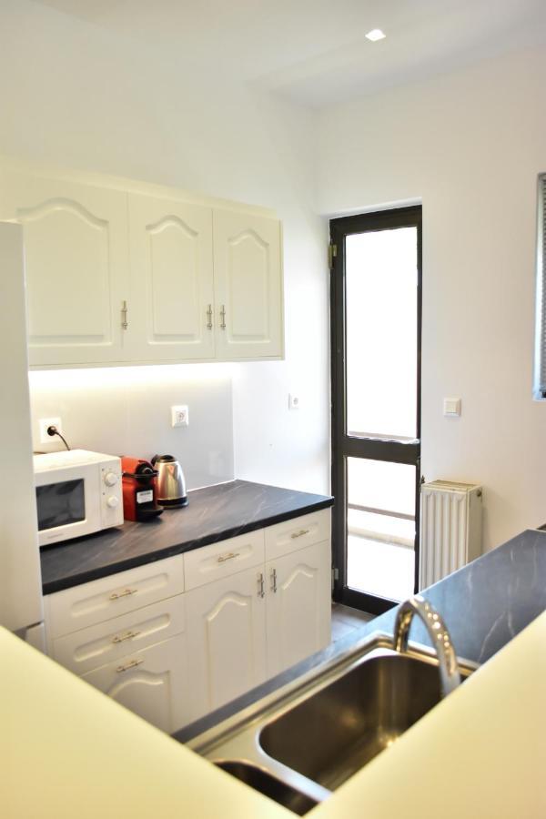 Βright Walled Designed Apt In Glyfada Center Ateny Zewnętrze zdjęcie
