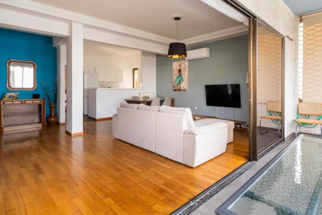 Βright Walled Designed Apt In Glyfada Center Ateny Zewnętrze zdjęcie