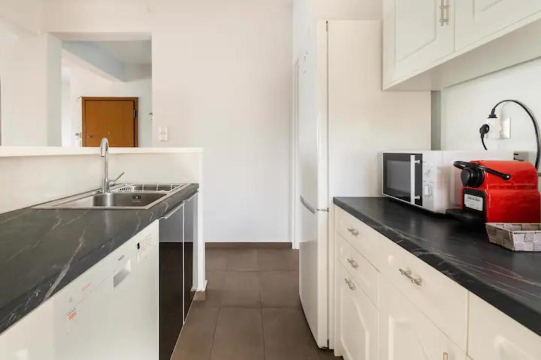 Βright Walled Designed Apt In Glyfada Center Ateny Zewnętrze zdjęcie